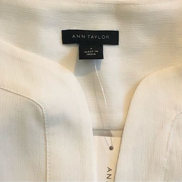 ANN TAYOR Ivory Long Sleeve Button Cuff Blouse With Split Neck and Hem Sz S NWT - Picture 4 of 5
